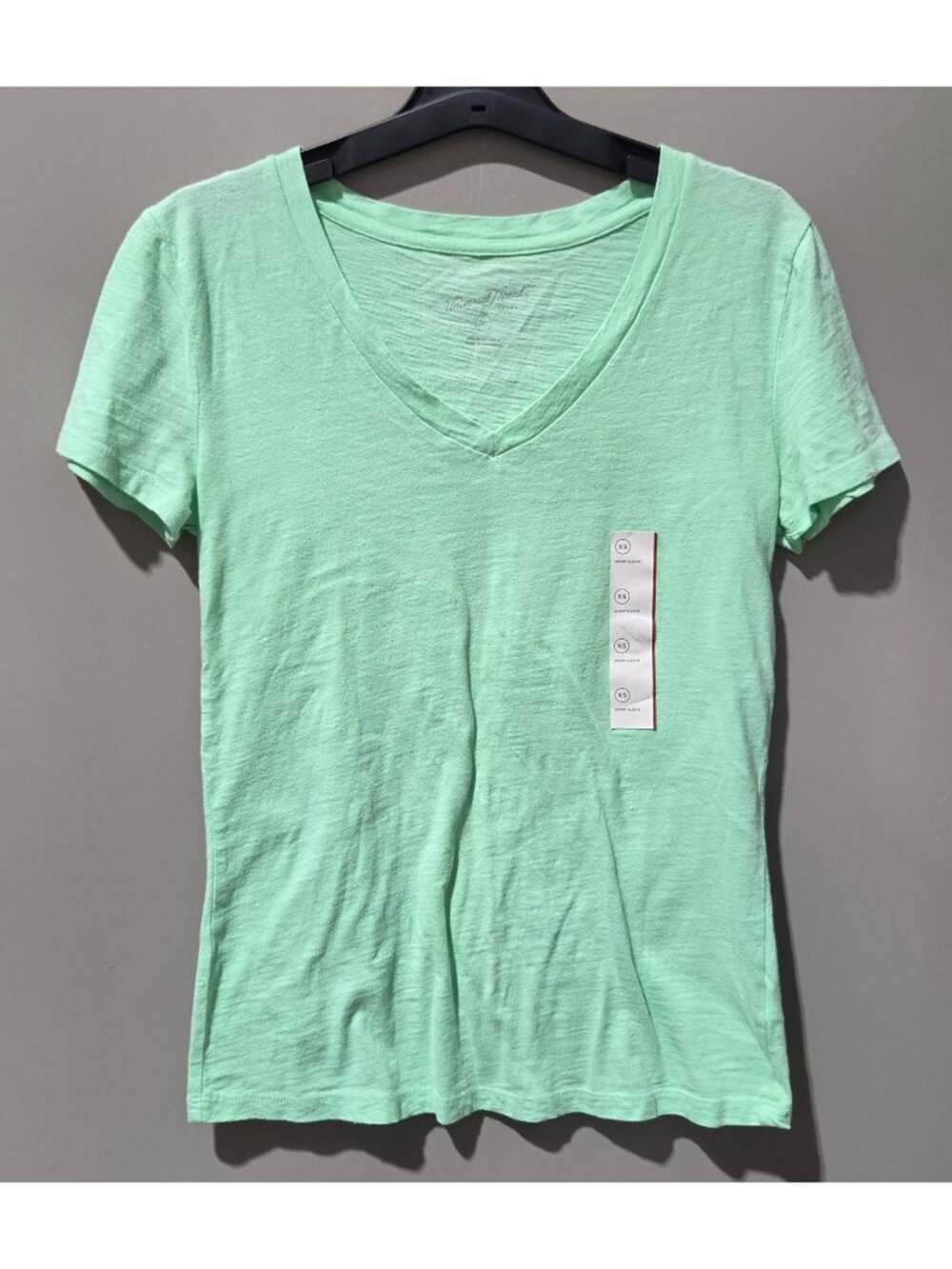Universal Thread Light Green V-Neck Soft Cotton Fitted SS T-Shirt -- Size XS 0-2